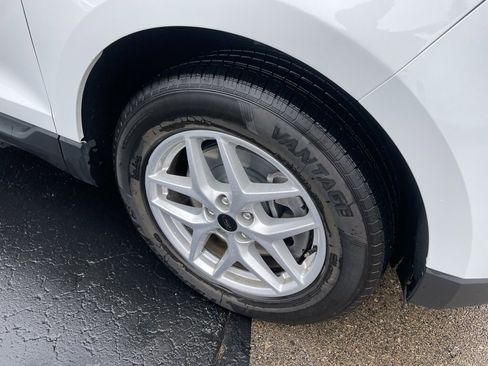 Used 2023 Ford Edge SEL image 3