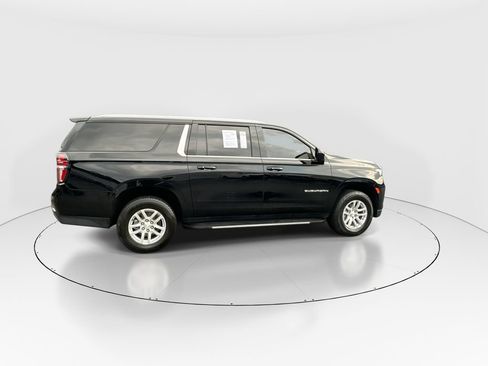 Used 2024 Chevrolet Suburban LT RWD image 9