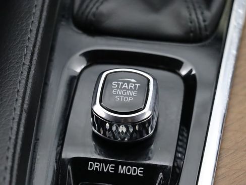 Used 2021 Volvo XC90 T6 Momentum image 23