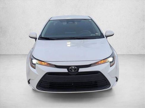Used 2023 Toyota Corolla LE FWD image 2