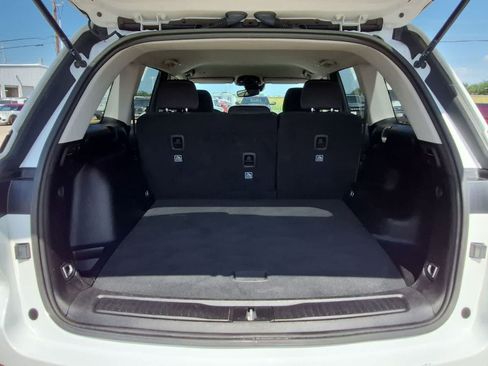 Used 2023 Jeep Grand Cherokee Laredo RWD image 24