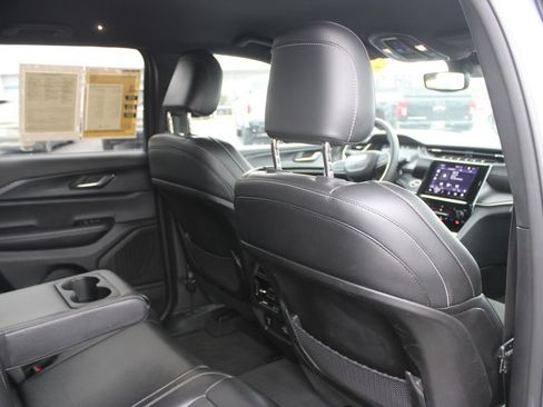 Used 2024 Jeep Grand Cherokee Altitude AWD/4WD image 32