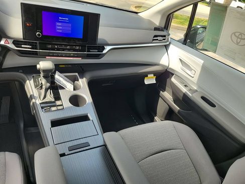 New 2026 Toyota Sienna LE FWD image 28