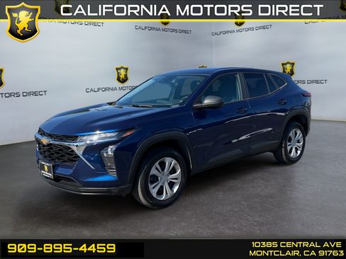 Used 2024 Chevrolet Trax LS FWD image 1