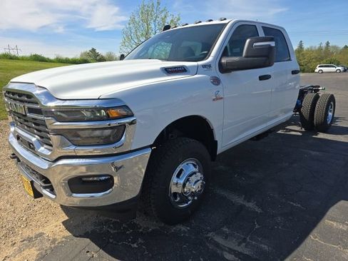 New 2026 RAM 3500 Tradesman w/ Chrome Appearance Group A AWD/4WD image 3
