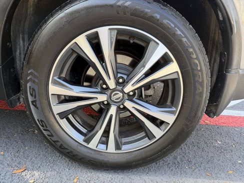 Used 2017 Nissan Rogue SL w/ SL Premium Package image 24