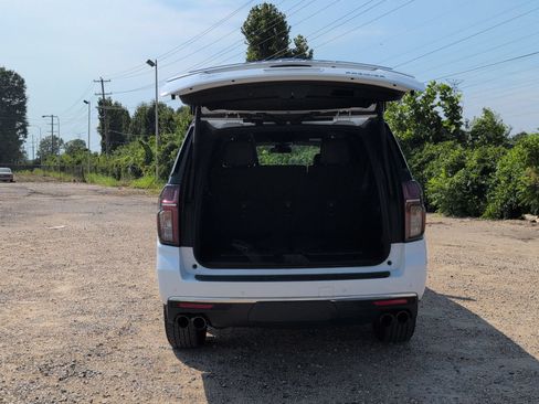 Used 2023 Chevrolet Suburban Premier AWD/4WD image 4