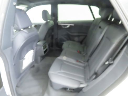 Used 2025 Audi Q8 Premium Plus w/ Premium Plus Package image 23