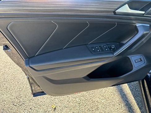 Certified 2022 Volkswagen Tiguan SEL R-Line image 11
