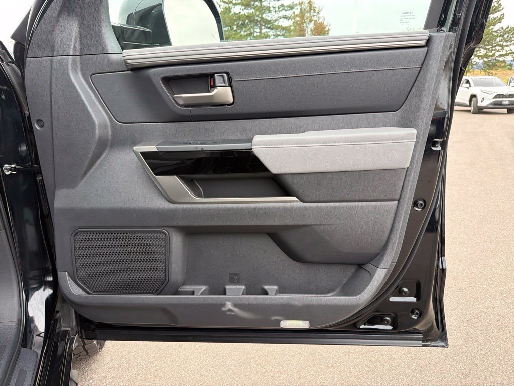 Used 2025 Toyota Tundra Limited AWD/4WD image 11
