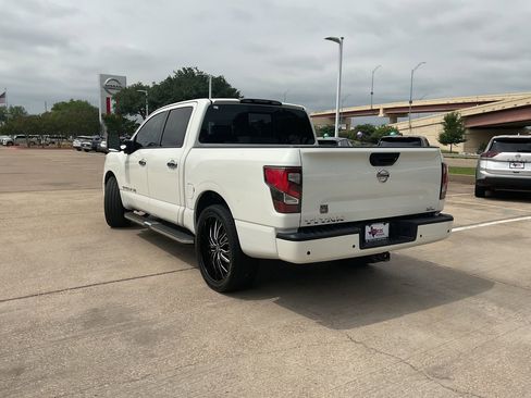 Used 2020 Nissan Titan SL w/ Moonroof Package RWD image 7