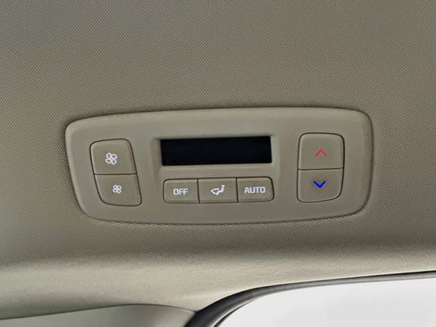 Used 2025 Kia Carnival FWD image 26