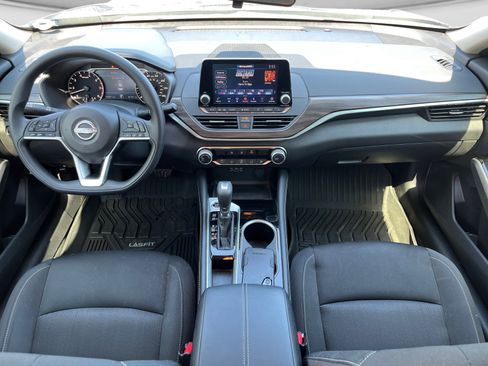 Used 2023 Nissan Altima 2.5 SV FWD image 10