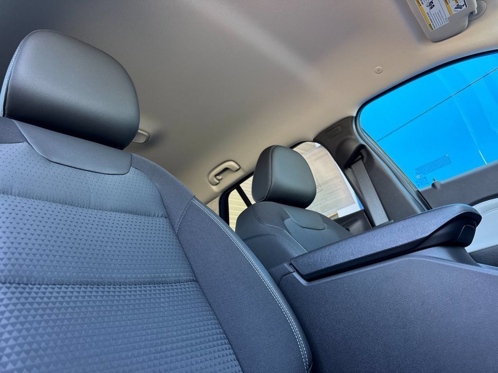 New 2026 Chevrolet Trax LT w/ Midnight Edition FWD image 16