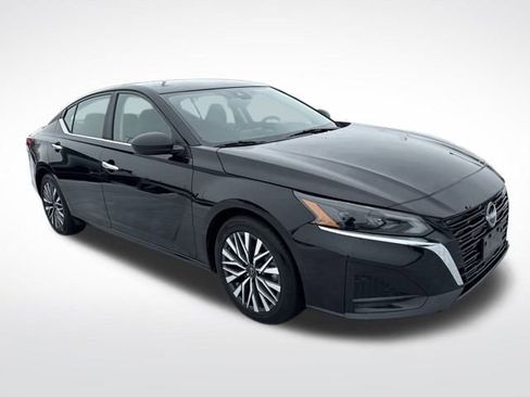 Used 2025 Nissan Altima 2.5 SV image 9