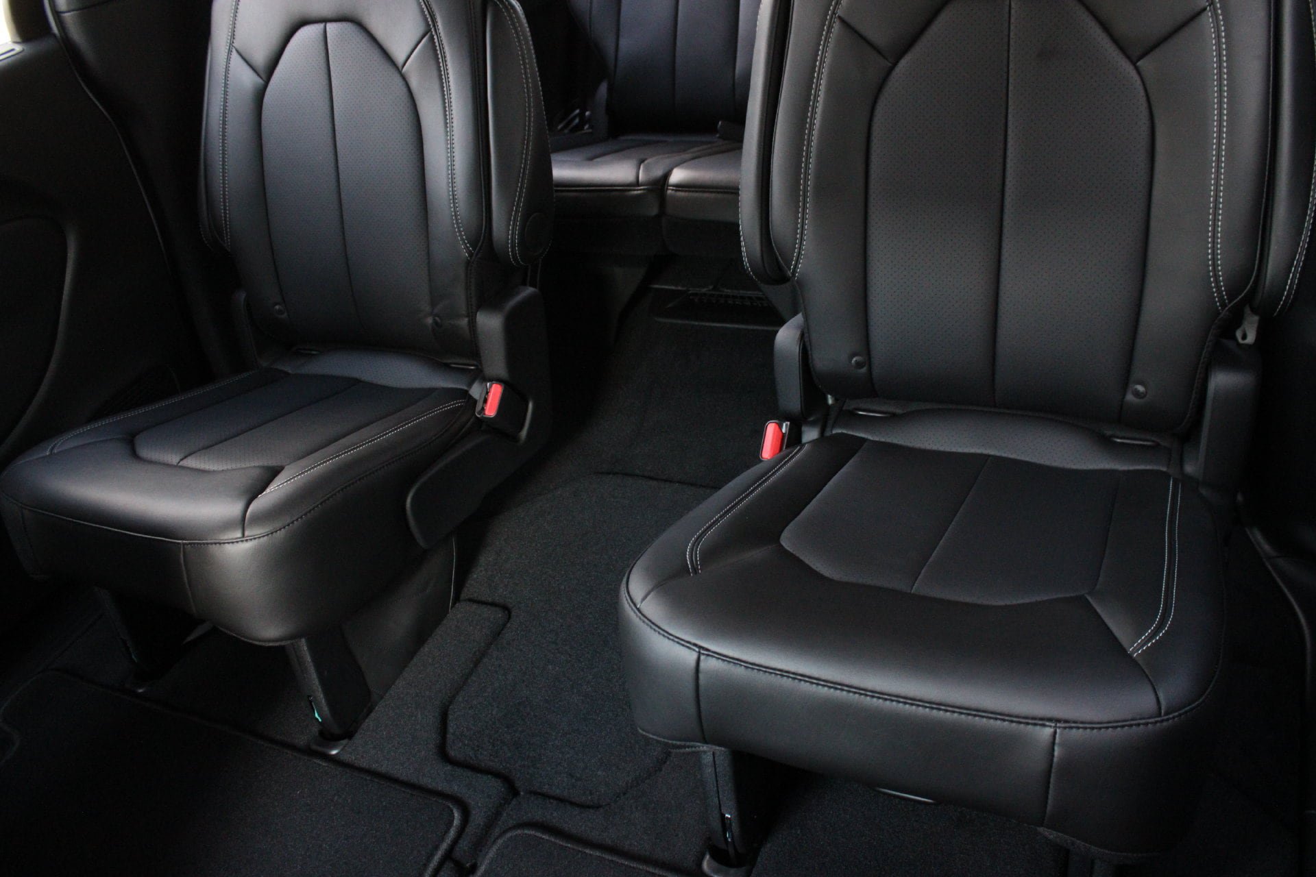 New 2027 Chrysler Pacifica Select FWD image 18