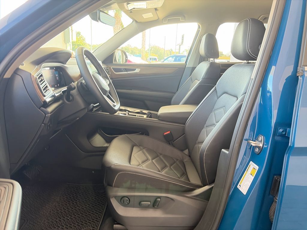 Certified 2026 Volkswagen Atlas SE FWD image 9