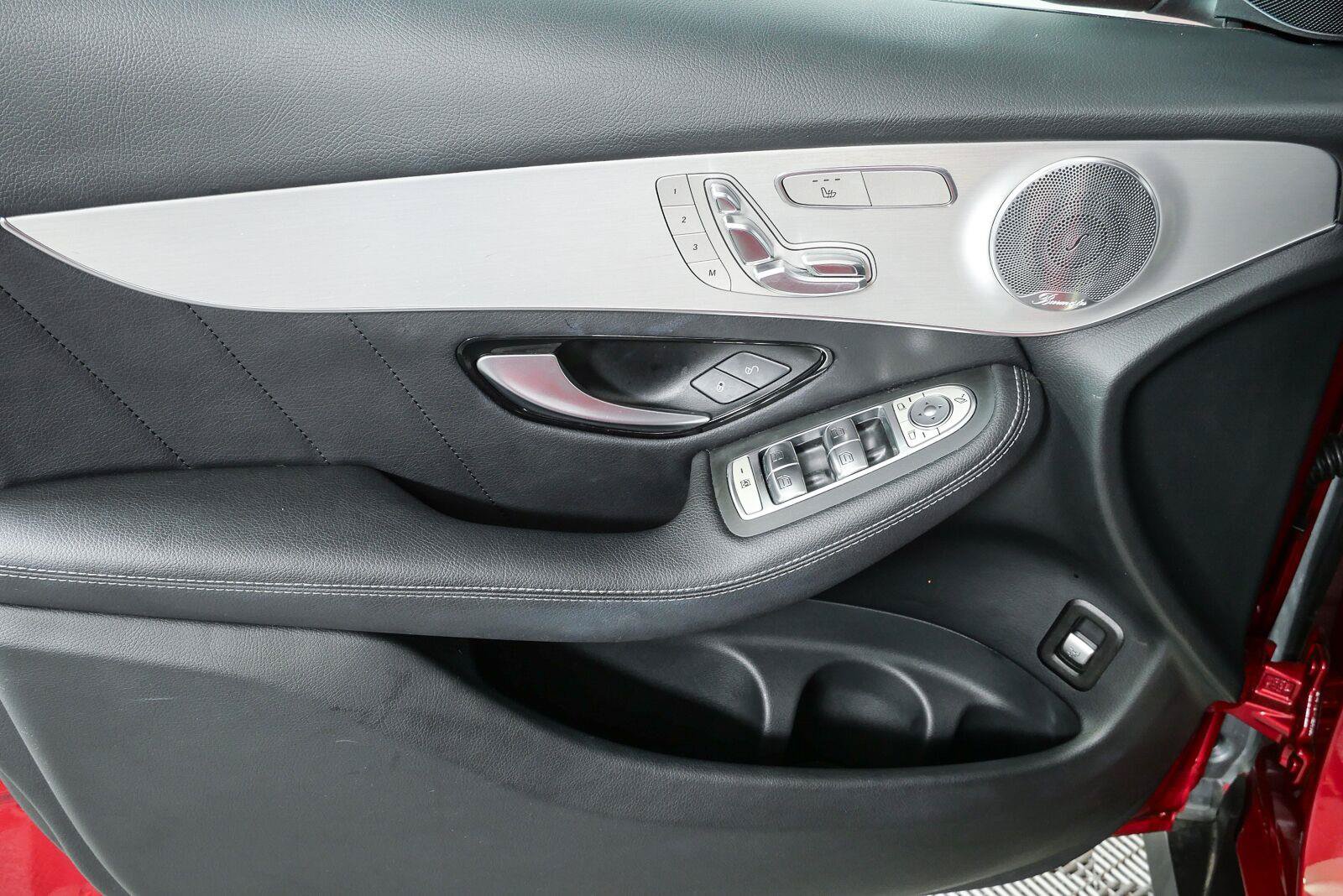 Used 2019 Mercedes-Benz GLC 300 image 6