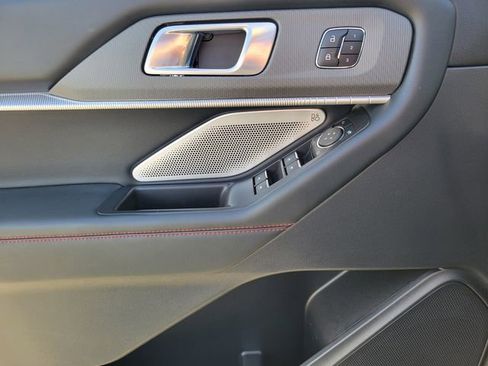Used 2025 Ford Explorer ST image 19