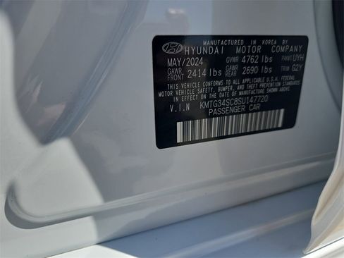 Used 2025 Genesis G70 2.5T image 34