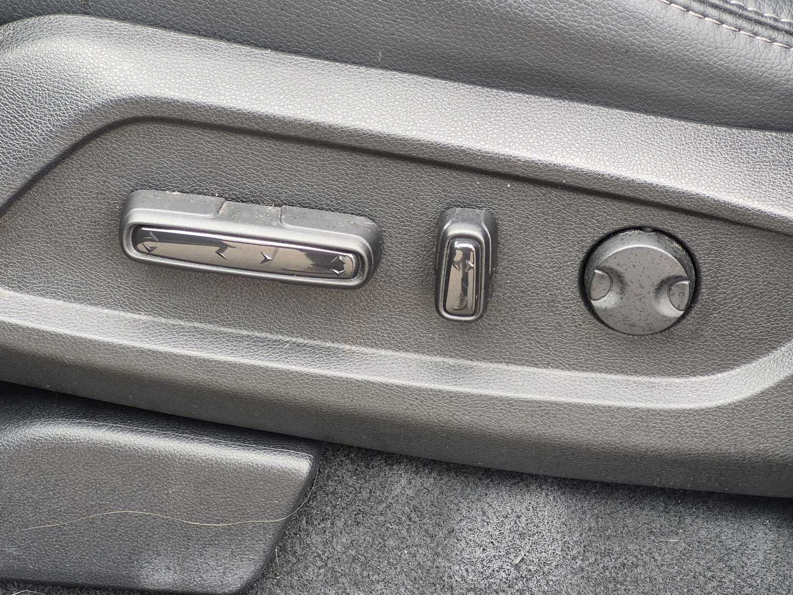 Certified 2025 Honda Pilot Touring image 16