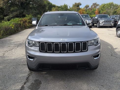 Used 2018 Jeep Grand Cherokee Laredo AWD/4WD image 2