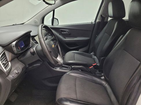 Used 2018 Chevrolet Trax LT w/ LT Convenience Package AWD/4WD image 17
