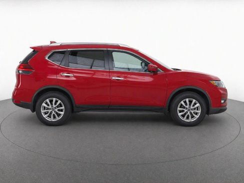 Used 2018 Nissan Rogue SV w/ Premium Package FWD image 4