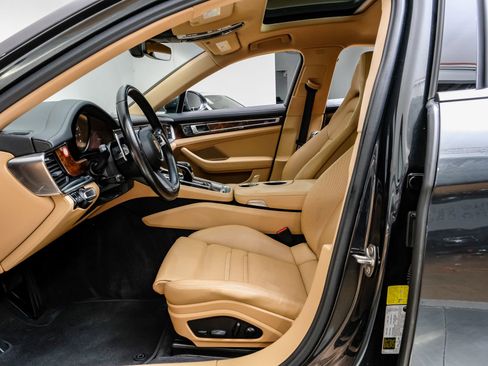 Used 2023 Porsche Panamera 4 Platinum Edition image 4
