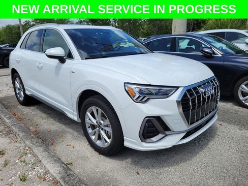 Used 2025 Audi Q3 2.0T Premium w/ Convenience Package image 1