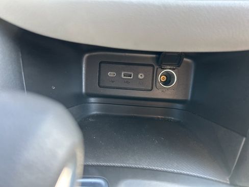 Used 2023 Chevrolet Equinox LT image 35