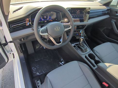 New 2025 Volkswagen Jetta SE image 11