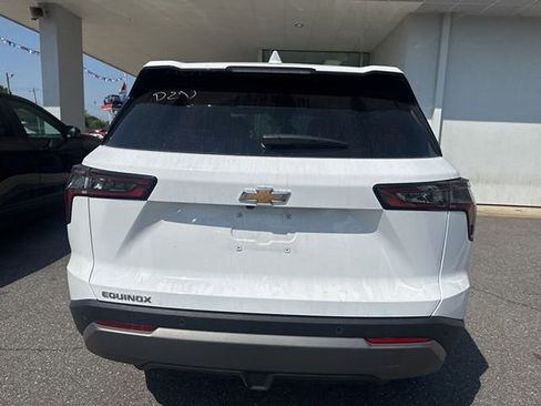 Used 2026 Chevrolet Equinox LT FWD image 5