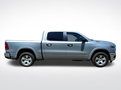 Used 2025 RAM 1500 4x4 Crew Cab image 8