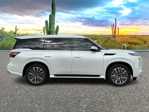 New 2026 INFINITI QX80 Luxe image 3