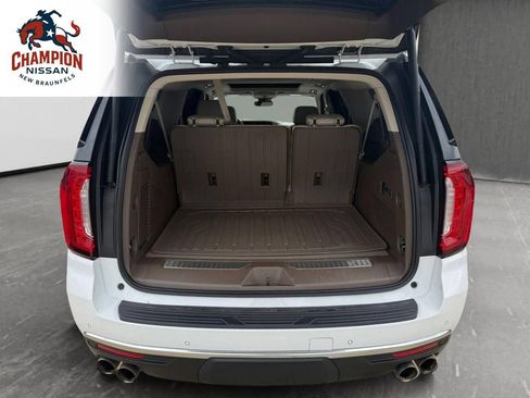 Used 2023 GMC Yukon XL Denali AWD/4WD image 18