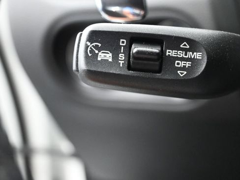 Certified 2023 Porsche Macan AWD/4WD image 11