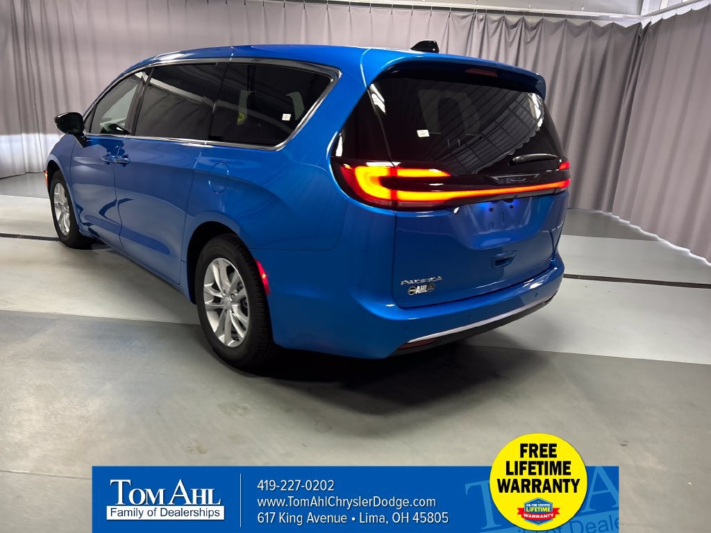 New 2027 Chrysler Pacifica Select FWD image 5