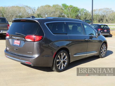 Used 2019 Chrysler Pacifica Limited w/ Tire & Wheel Group image 6