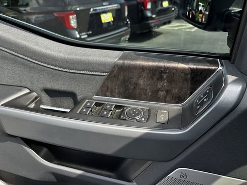 Used 2023 Ford F250 Lariat w/ Lariat Ultimate Package AWD/4WD image 32