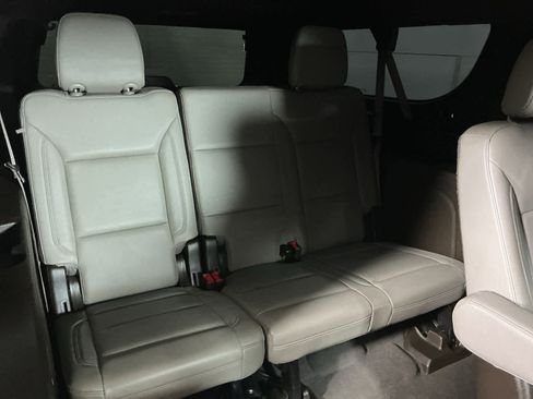 Used 2021 Chevrolet Suburban Z71 w/ Z71 Off-Road Package image 16