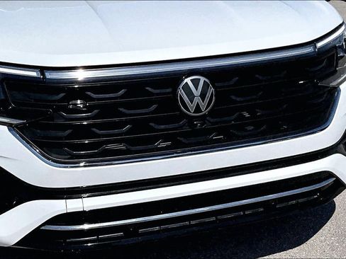 Certified 2024 Volkswagen Atlas Cross Sport SEL Premium R-Line AWD/4WD image 11