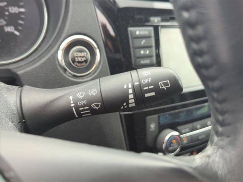 Used 2018 Nissan Rogue SV FWD image 18