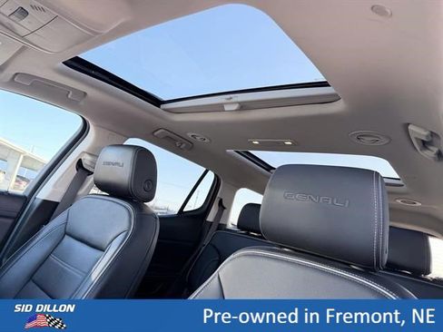 Certified 2021 GMC Acadia Denali w/ Denali Ultimate Package AWD/4WD image 16