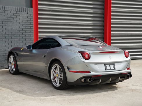 Used 2016 Ferrari California T RWD image 5