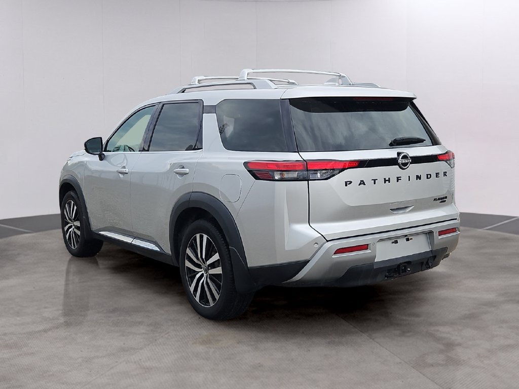 Used 2024 Nissan Pathfinder Platinum w/ Black Appearance Package AWD/4WD image 6
