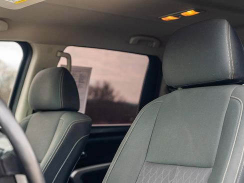 Used 2018 Nissan Titan SV w/ SV Convenience Package image 22