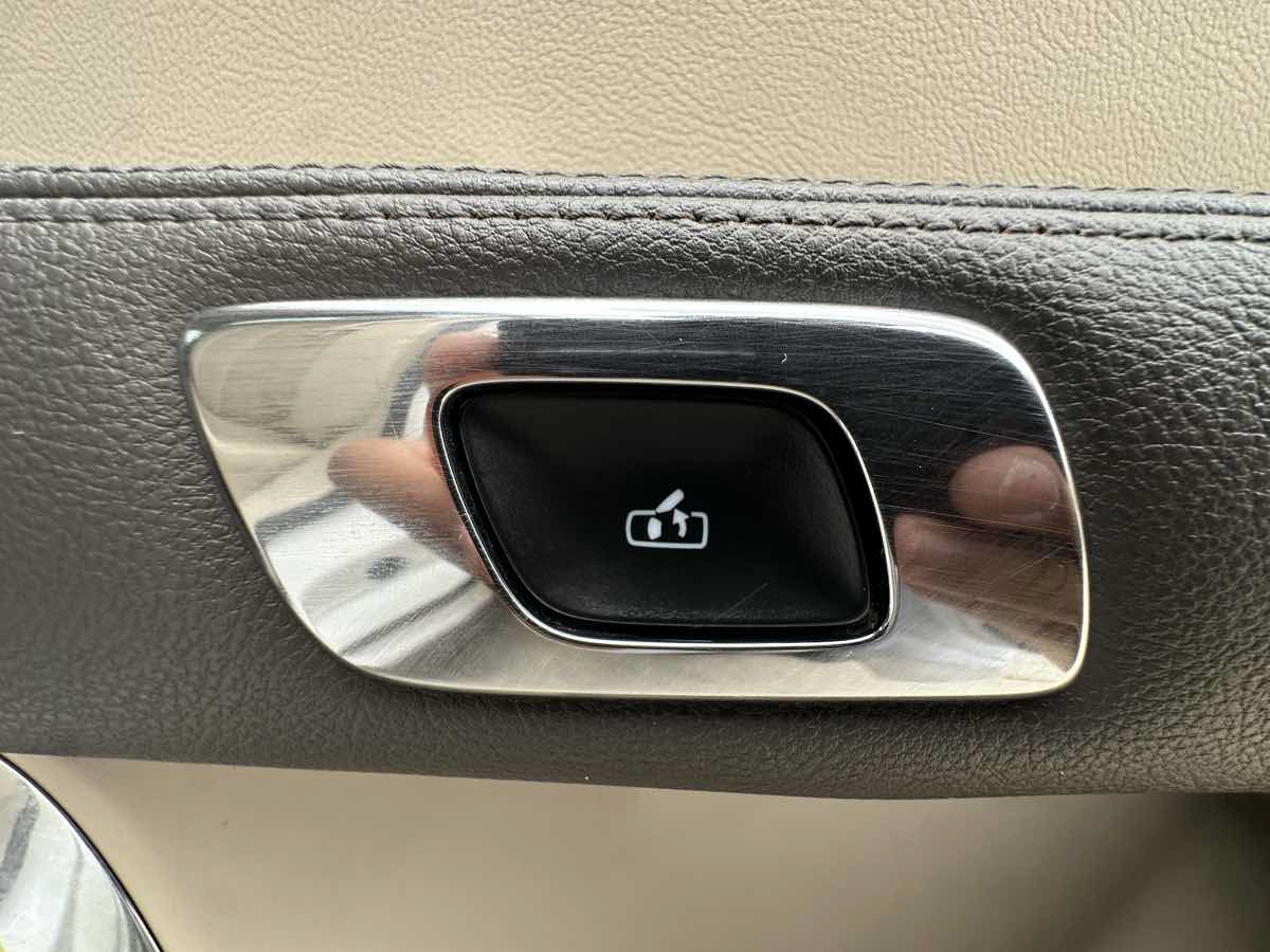 Used 2017 Lincoln Continental Select FWD image 35