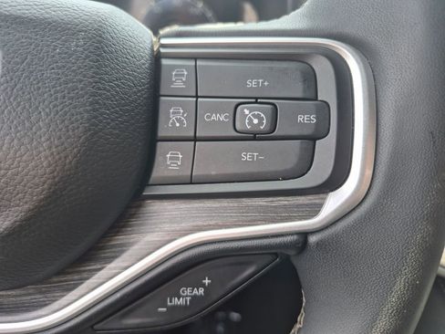 Used 2024 Jeep Wagoneer L Series II w/ Flexible Seating Group AWD/4WD image 20
