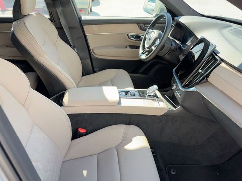 Certified 2025 Volvo XC90 B5 Plus image 27